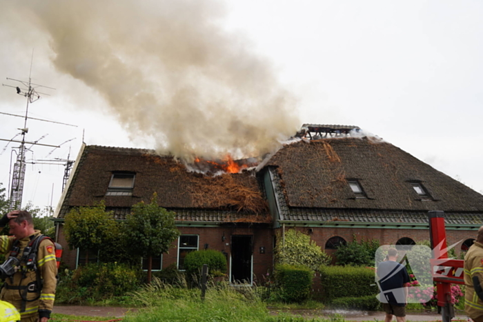 Stolpboerderij verwoest door uitslaande brand