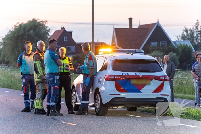 Auto belandt in water na crash