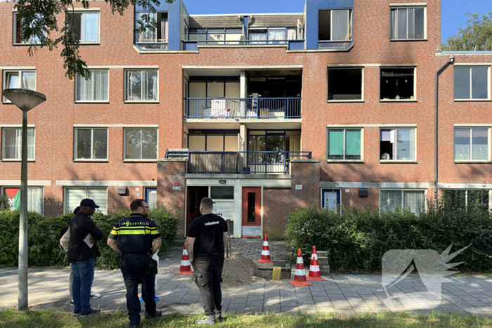 Politie doet onderzoek naar uitslaande brand