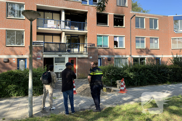 Politie doet onderzoek naar uitslaande brand