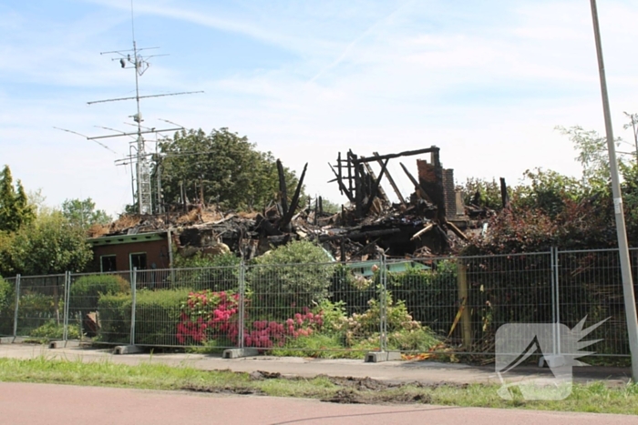 Flinke ravage na verwoestende brand bij stolpboerderij