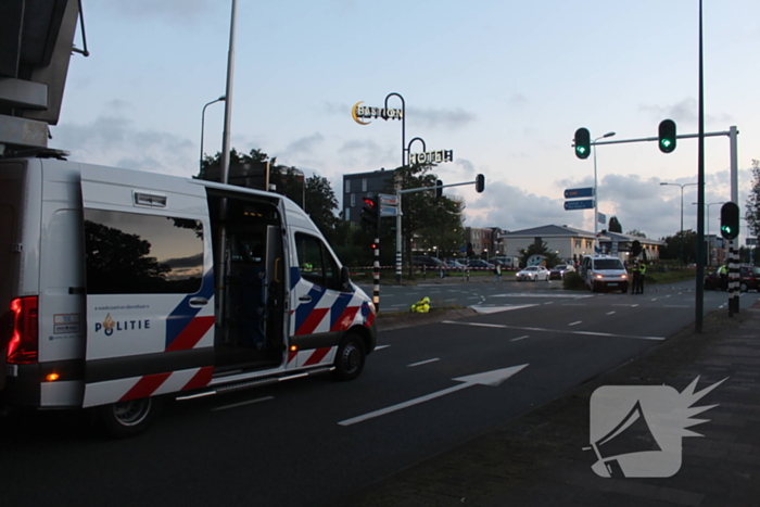 Twee gewonden bij aanrijding tussen taxibus en personenauto