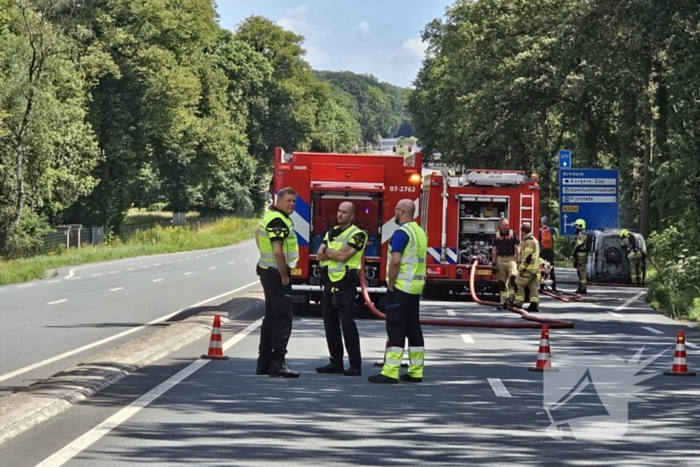 Terugkerende vakantieganger ziet elektrische bus in vlammen opgaan