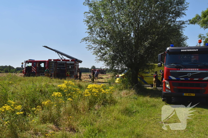 Brandweer groots ingezet voor brand op akker