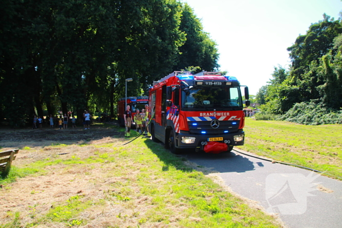 Landbouwvoertuig volledig verwoest door brand