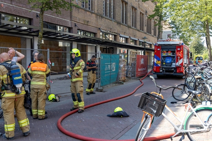 Brandende bouwmaterialen in binnenstad