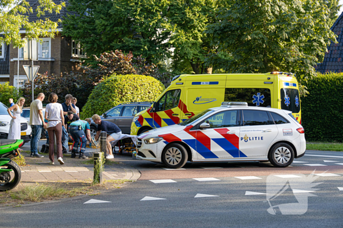 Jongeman op bromfiets aangereden door automobilist