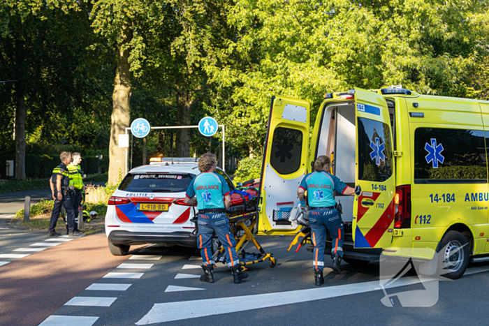 Jongeman op bromfiets aangereden door automobilist