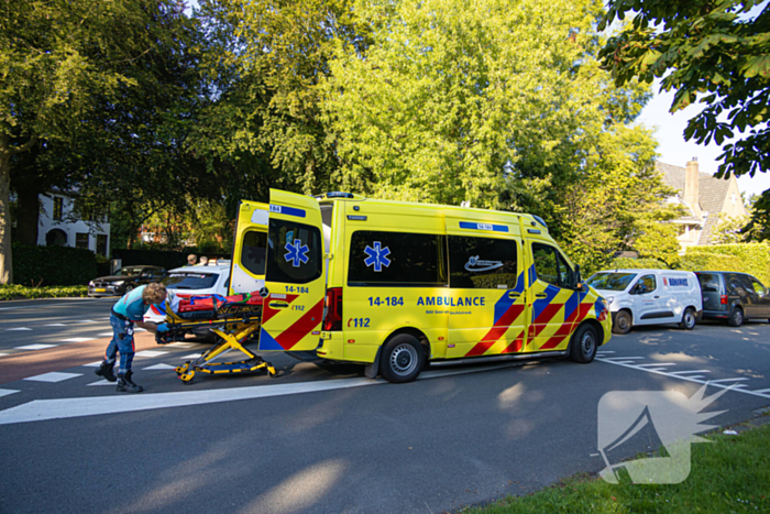 Jongeman op bromfiets aangereden door automobilist