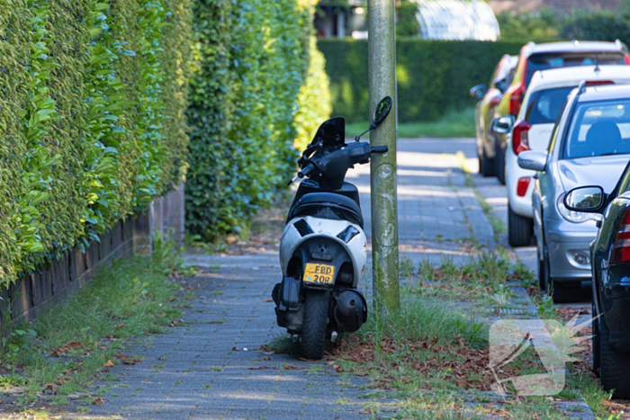 Jongeman op bromfiets aangereden door automobilist