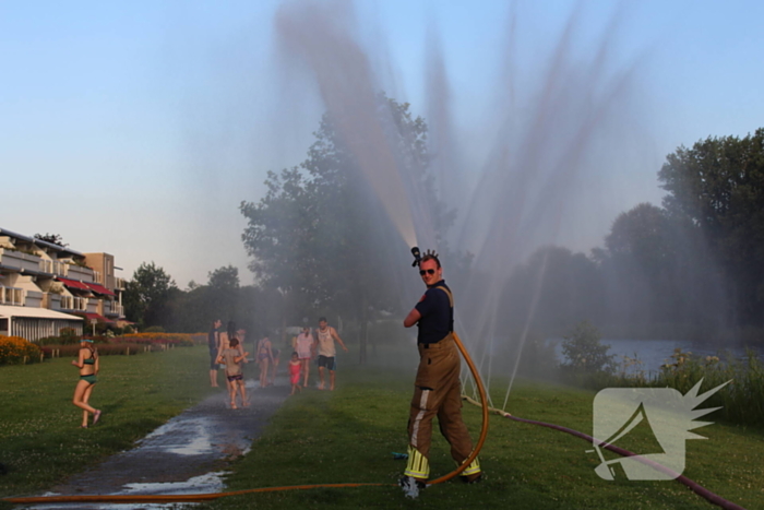 Brandweer zorgt voor vertier en verkoeling