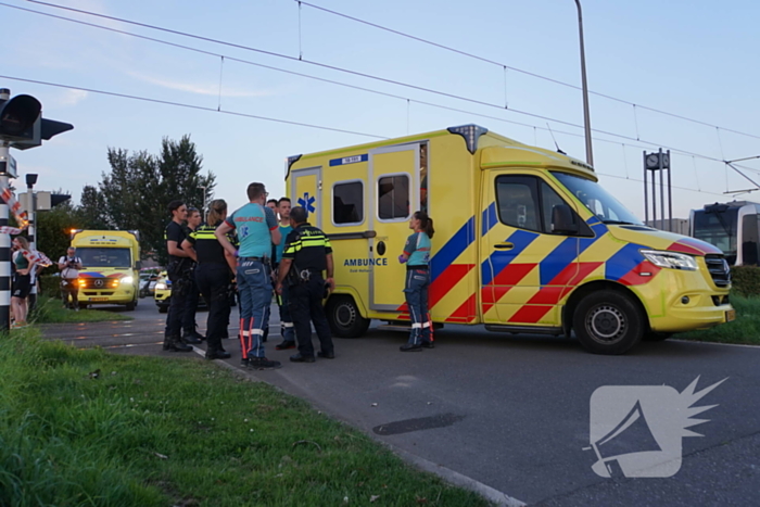 Scooterrijder zwaargewond bij aanrijding met tram