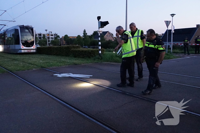 Scooterrijder zwaargewond bij aanrijding met tram