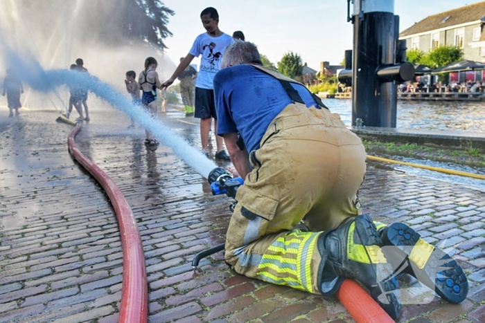 Brandweer zorgt voor verkoeling en plezier