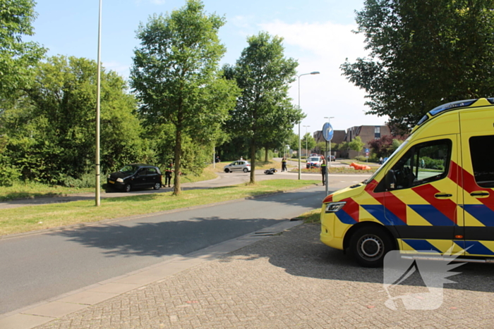 Motorrijder onderuit na aanrijding met automobilist