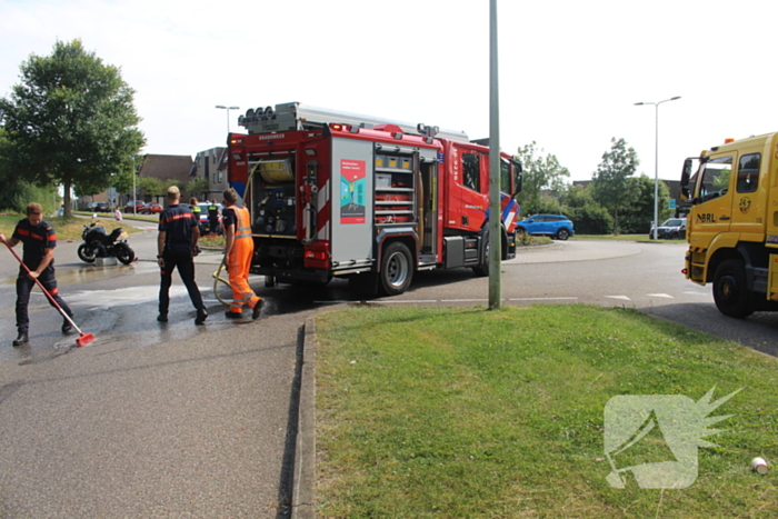 Motorrijder onderuit na aanrijding met automobilist