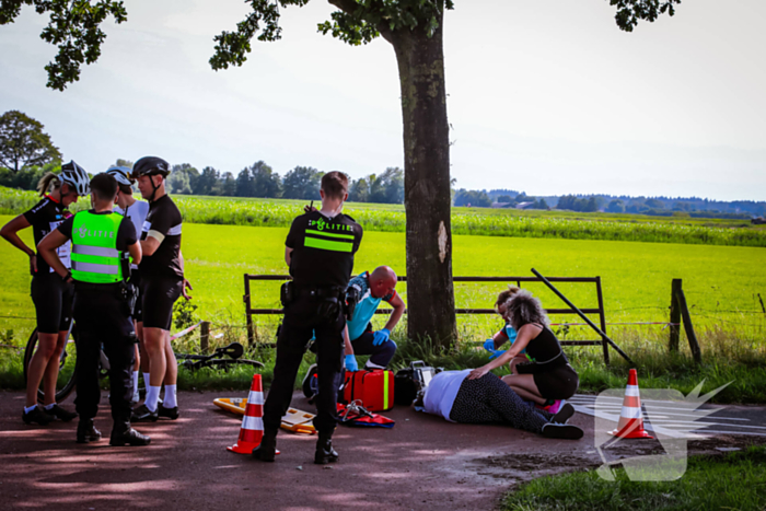 Vrouw slaat om met scootmobiel