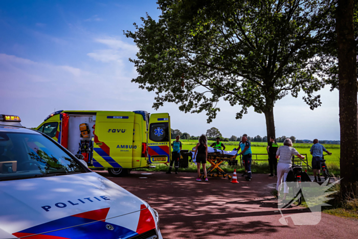 Vrouw slaat om met scootmobiel