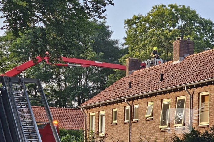 Brandweer blust middelbrand in woning