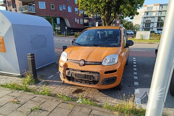 Twee voertuigen botsen achterop elkaar