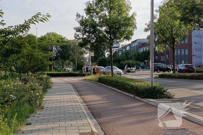 Twee voertuigen botsen achterop elkaar