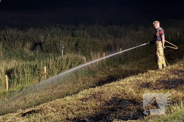 Opnieuw hooi in brand langs dijk