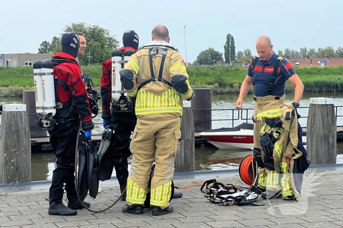 Hulpdiensten en politiehelikopter zoeken naar mogelijke drenkeling