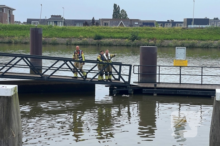 Hulpdiensten en politiehelikopter zoeken naar mogelijke drenkeling