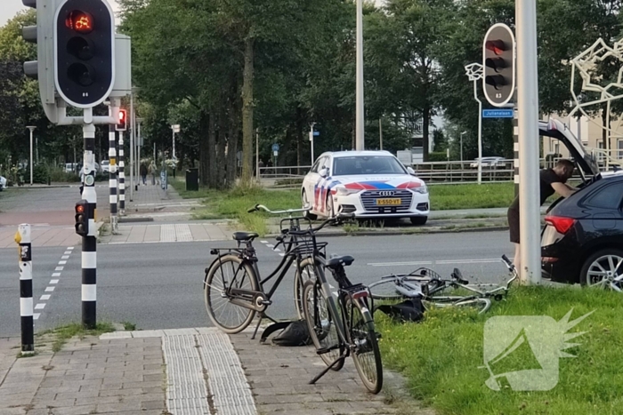 Automobilist schept fietser