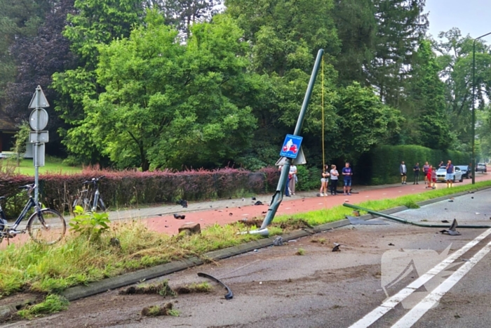 Veel schade en persoon gevlucht na ongeval