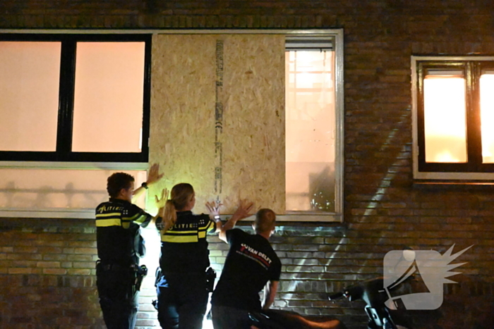 Politie assisteert afdichter bij explosie bij woning