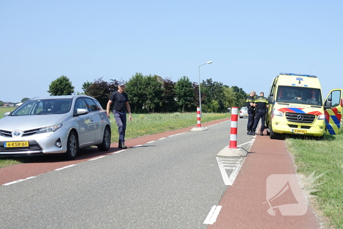 Scooterrijder ten val door vliegje in oog