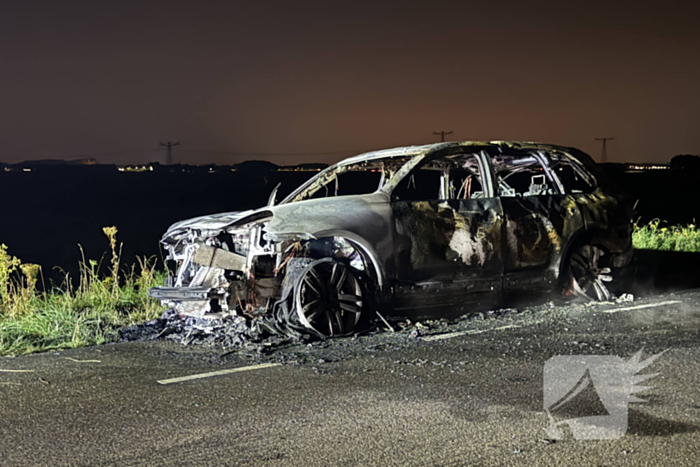 Porsche Cayenne brandt volledig uit