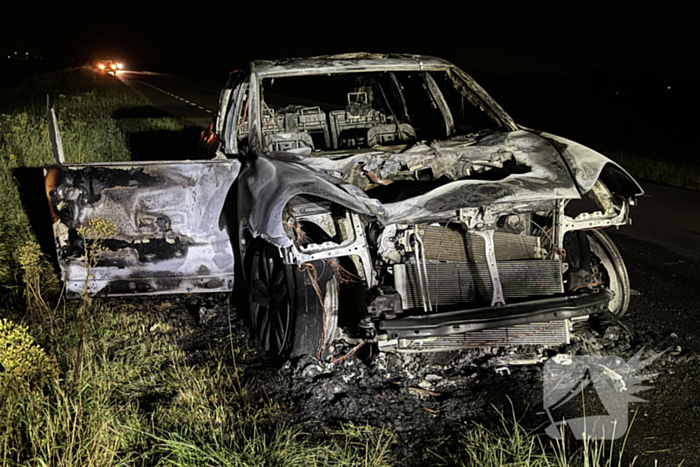 Porsche Cayenne brandt volledig uit