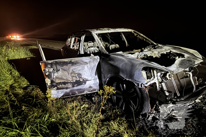 Porsche Cayenne brandt volledig uit