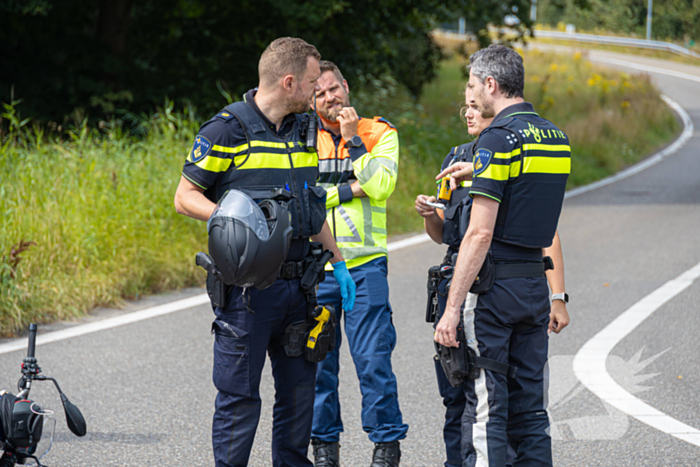 Motorrijder gewond bij aanrijding op oprit