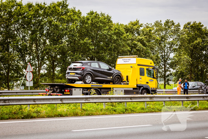 Rijbaan snelweg afgesloten door verkeersongeval