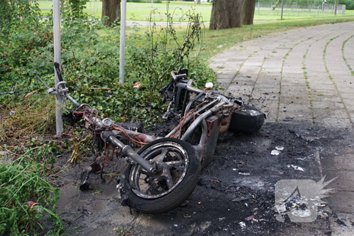 Elektrische deelscooter in brand gestoken