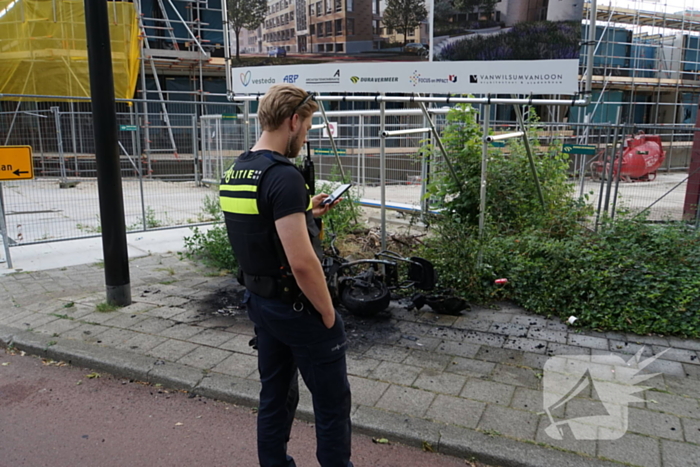 Elektrische deelscooter in brand gestoken