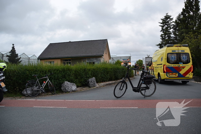 Twee fietsers komen met elkaar in botsing