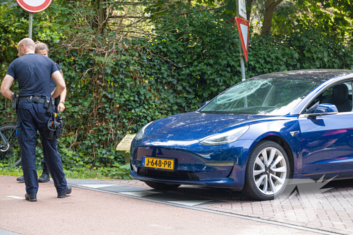 Fietser belandt op wegdek na verkeersongeval