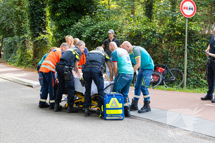 Fietser belandt op wegdek na verkeersongeval