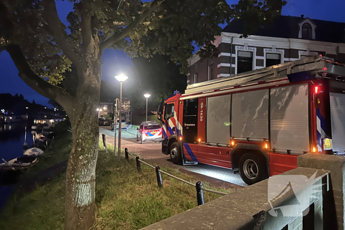 Persoon door brandweer uit water gered