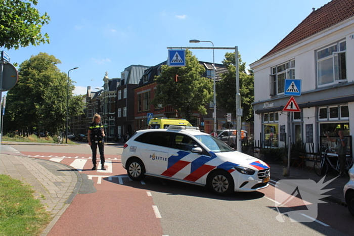 Vrouw belandt onder vuilniswagen