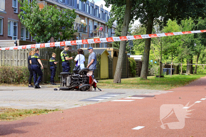 Scootmobieler aangereden door automobilist, traumateam ingezet