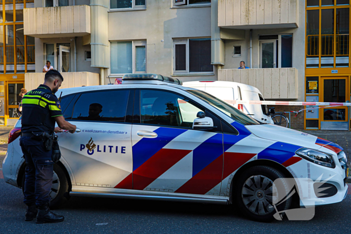 Aanhouding bij inval en onderzoek naar incident bij flat