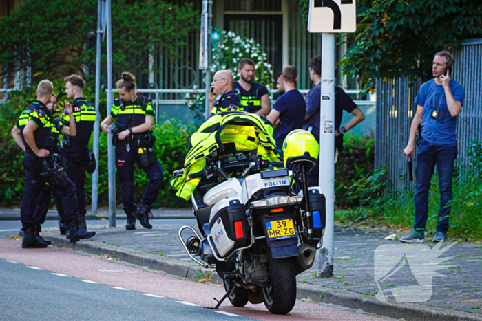 Aanhouding bij inval en onderzoek naar incident bij flat