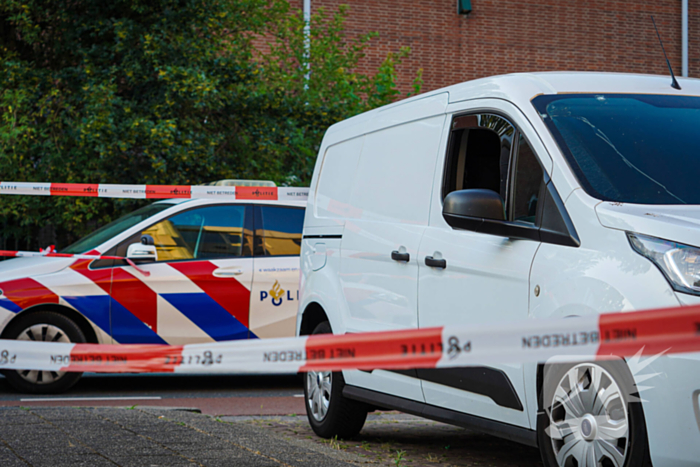 Aanhouding bij inval en onderzoek naar incident bij flat