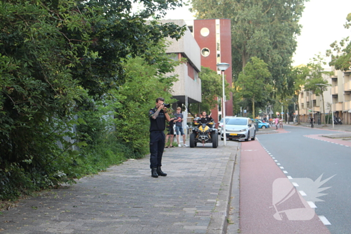 Aanhouding bij inval en onderzoek naar incident bij flat