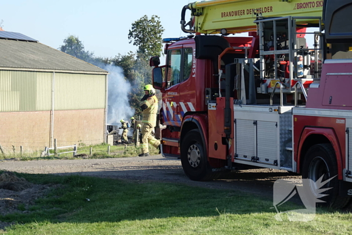 Afvalverbranding breidt zich uit bij boerderij